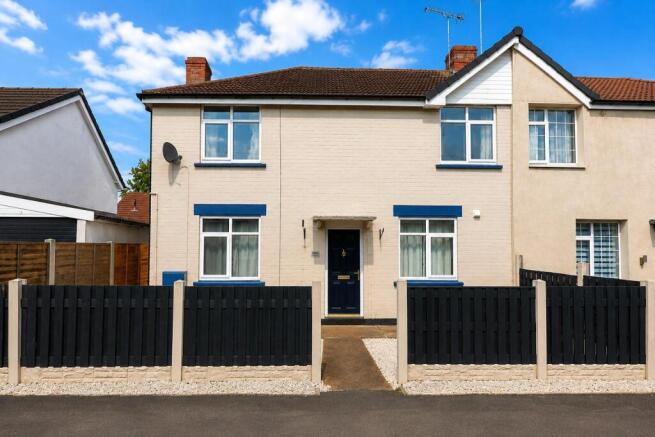 3 bed Semi-Detached for sale in shaftholme