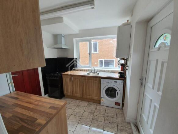 3 bed Semi-Detached to rent Image 6