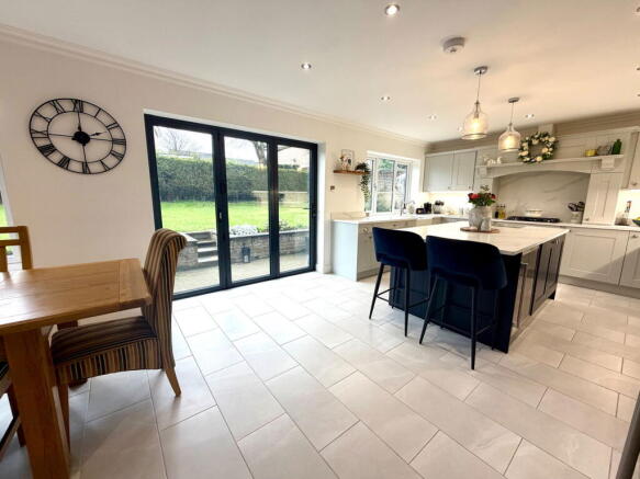 4 bed Detached for sale Image 11