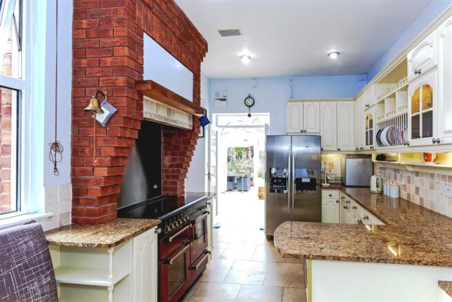 KITCHEN DINER