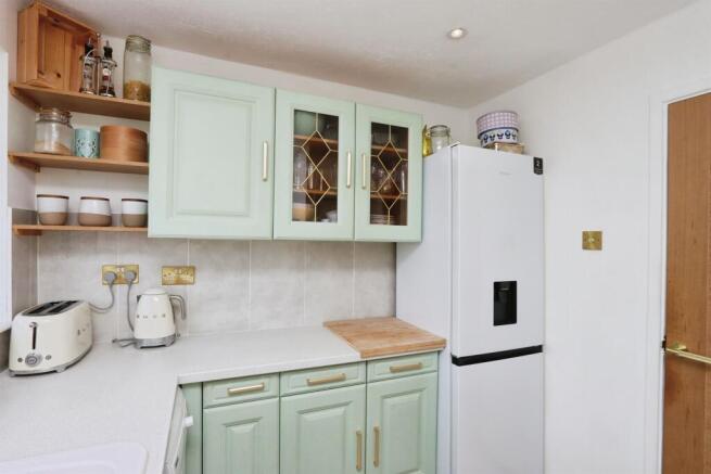 2 bed Semi-Detached Bungalow for sale Image 6