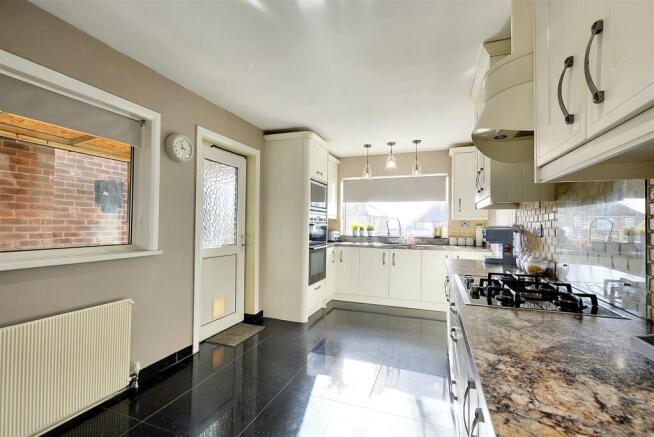Kitchen_3.jpeg