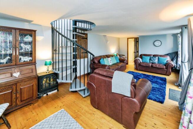 4 bed Detached for sale Image 11