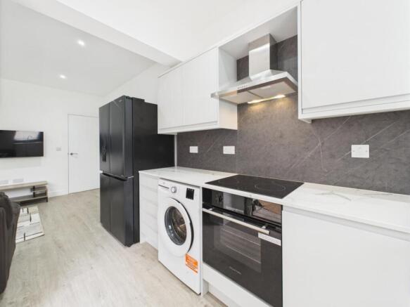 Kitchen 2.jpg