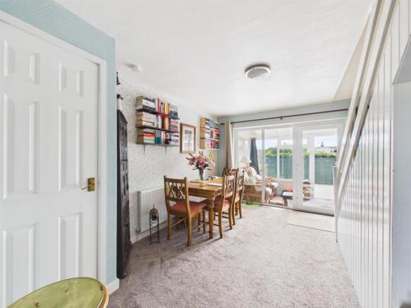 Dining room: