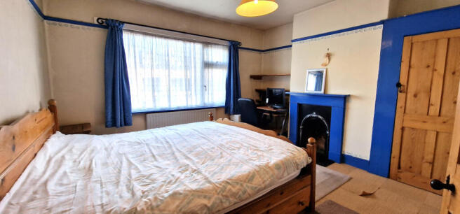 FRONT BEDROOM