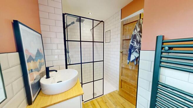 5 bed Detached for sale Image 12