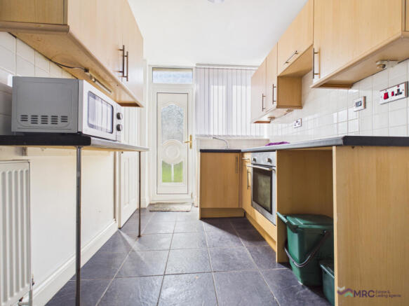 2 bed Terraced to rent Image 7