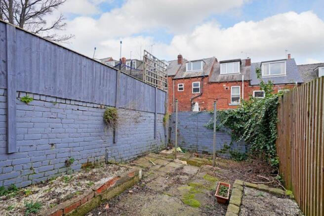 2 bed Terraced to rent Image 9