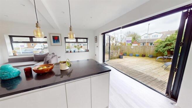 4 bed Semi-Detached for sale Image 5