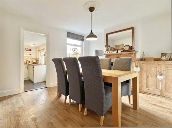 Dining Room b.jpg