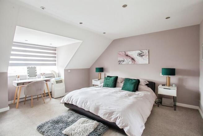 4 bed Town House for sale Image 4