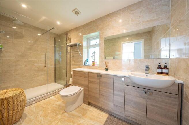 4 bed Detached for sale Image 4