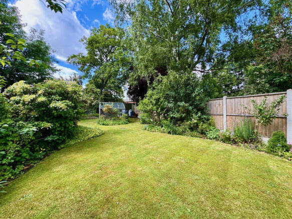 3 bed Semi-Detached for sale Image 12