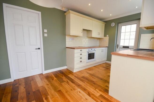 2 bed House to rent Image 5