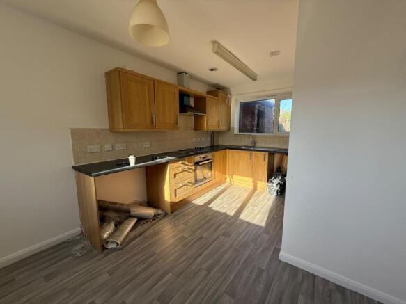 3 bed Semi-Detached to rent Image 4