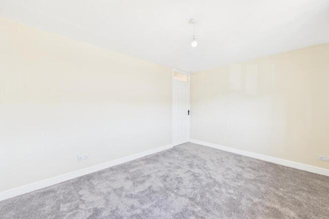3 bed Terraced to rent Image 9