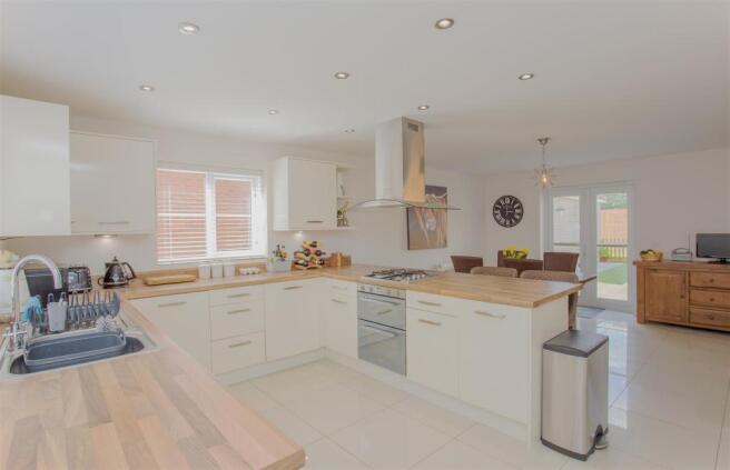 Kitchen/Dining Room