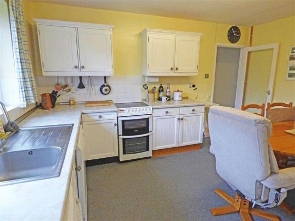 Kitchen / Brea...
