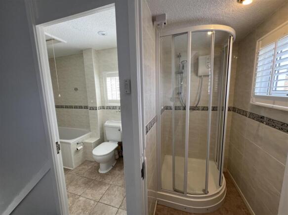 BATHROOM/SHOWER