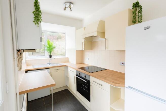 Bright, modern kitchen with wood-effect worktop...