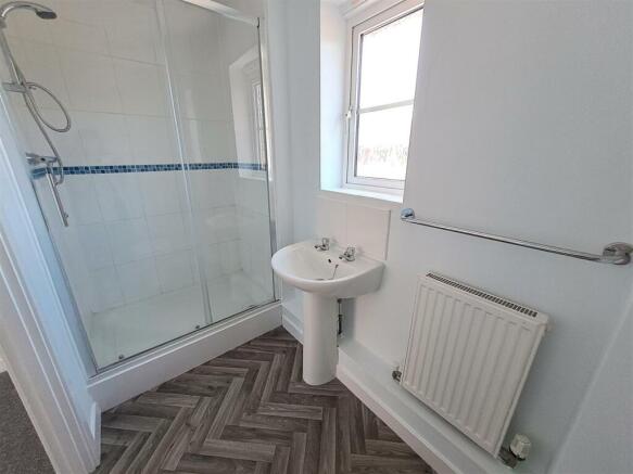 ensuite.jpg