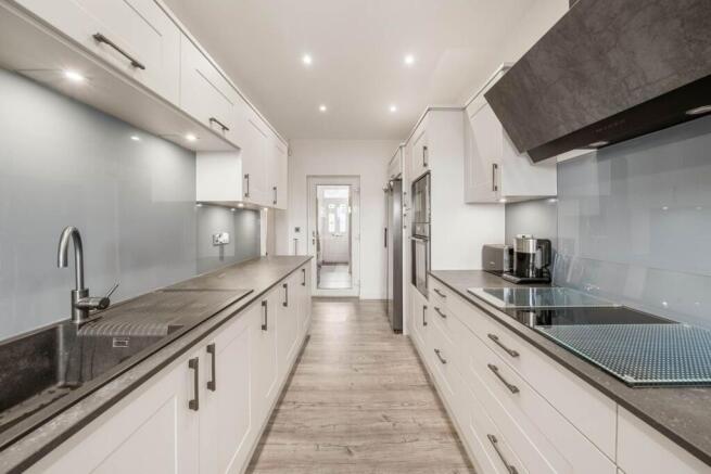 4 bed Semi-Detached for sale Image 5