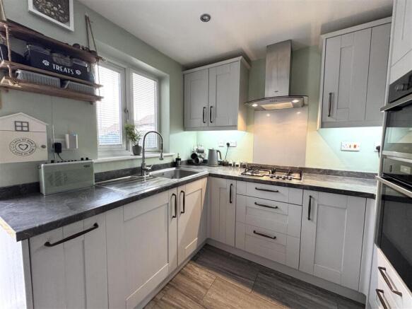 2 bed Semi-Detached for sale Image 11