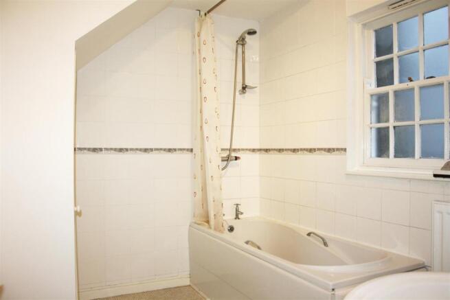 bathroom 2.jpg
