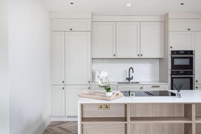 3 bed Apartment for sale Image 6