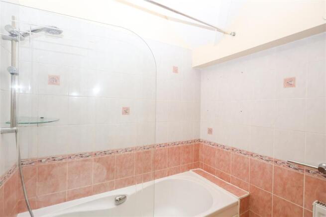 2 bed Apartment for sale Image 12