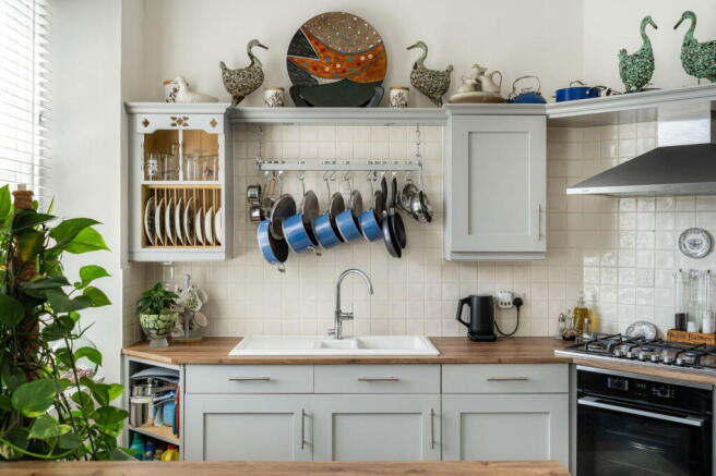 Nanhurst Park, Elmbridge Road, Cranleigh GU6 8JX photo 4