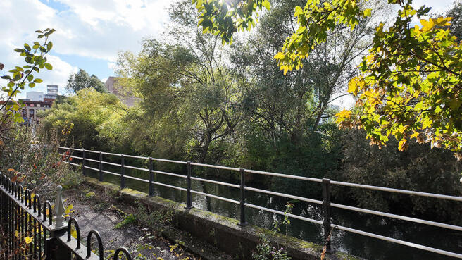 Otter Close, Stratford, Newham, London photo 4