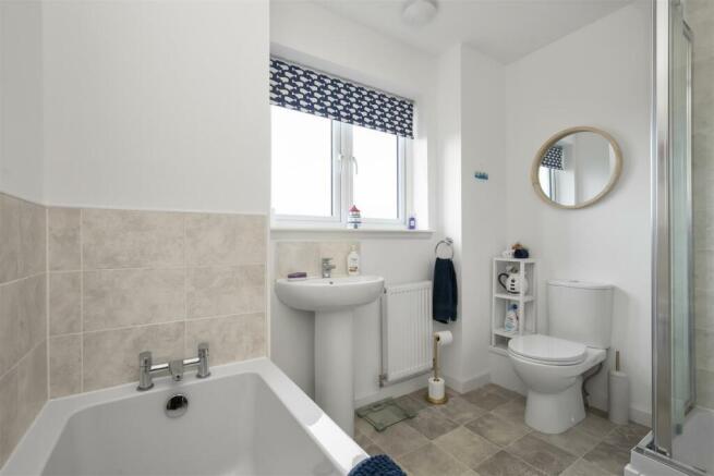 32 Wallace Crescent 23.jpg