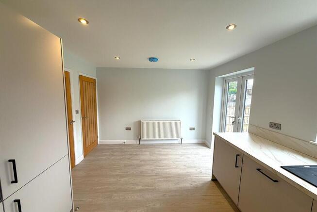 3 bed House to rent Image 4