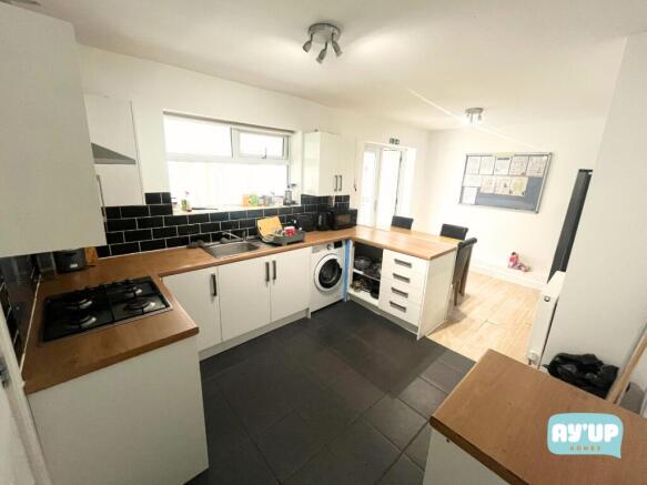 1 bed House Share to rent Image 4
