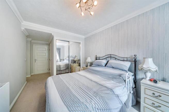 2 bed Retirement Property for sale Image 8