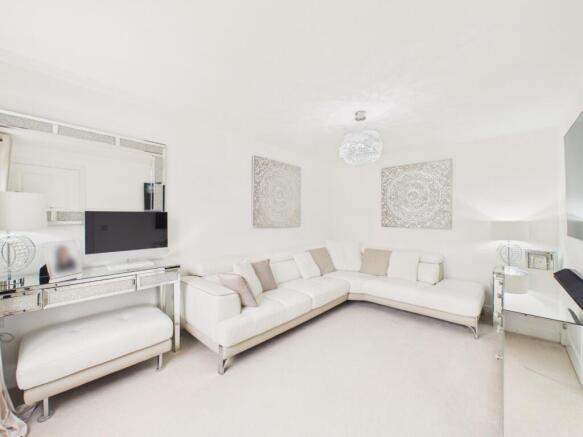 4 bed Detached for sale Image 8