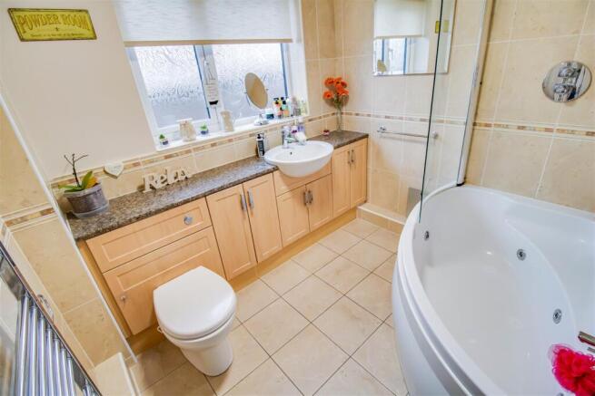BATHROOM/W.C.