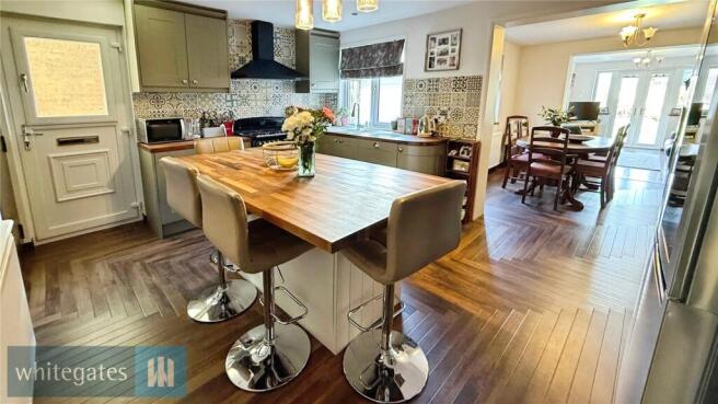 4 bed Detached for sale Image 2