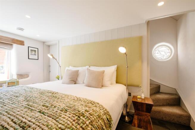 Callywith bed