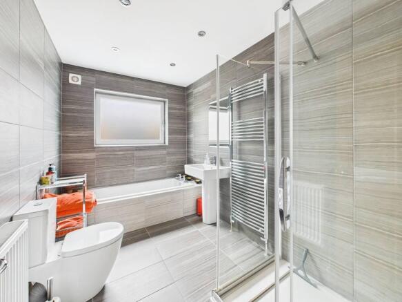 4 bed Detached for sale Image 11