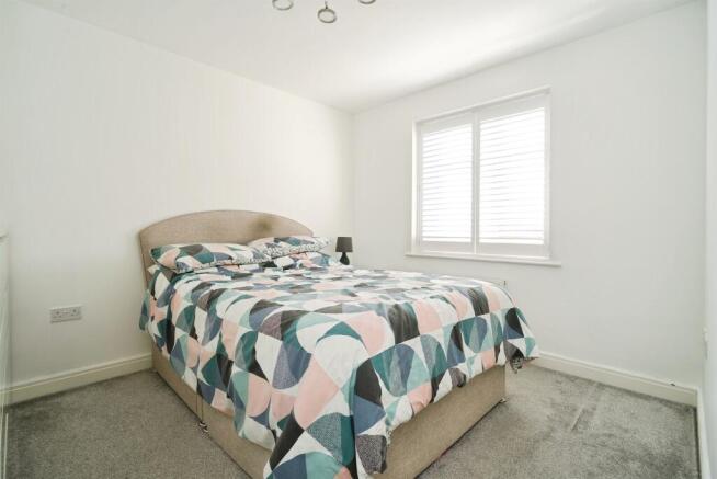 5 bed Detached for sale Image 12