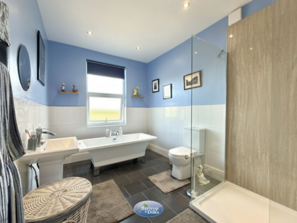 2 bed Detached for sale Image 4