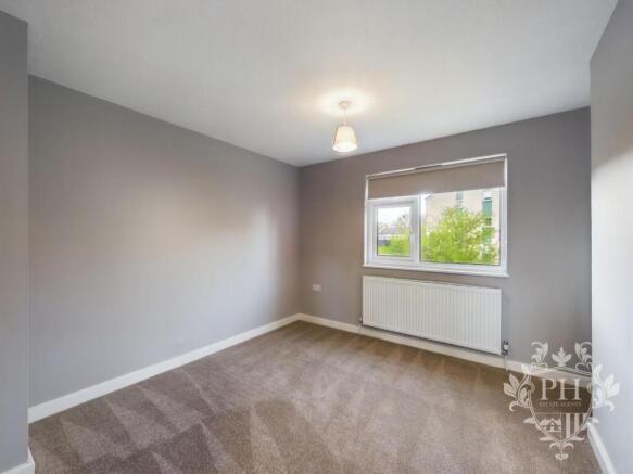 4 bed Semi-Detached to rent Image 7