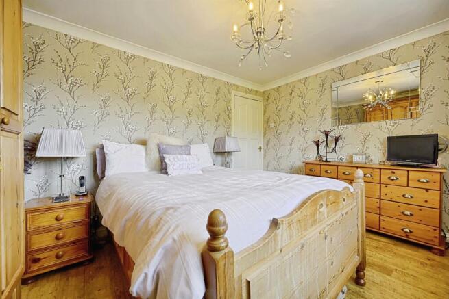 3 bed Detached for sale Image 11