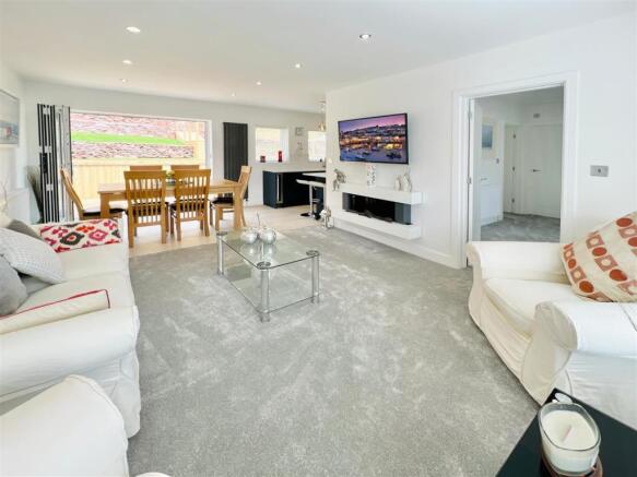 33 Churston Way 12.JPG