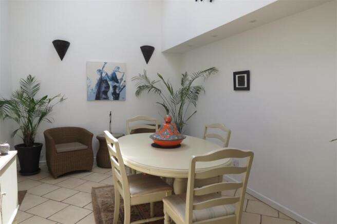 Dining Area: