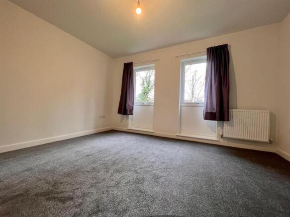 2 bed Semi-Detached to rent Image 8