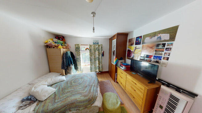 5 bed Semi-Detached to rent Image 6